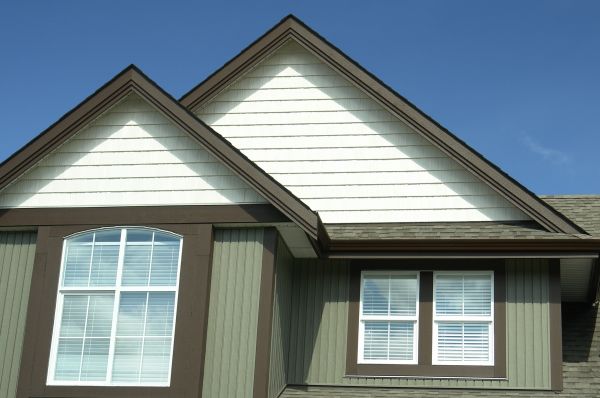 Cost of Vertical Vinyl Siding Repair in Mason